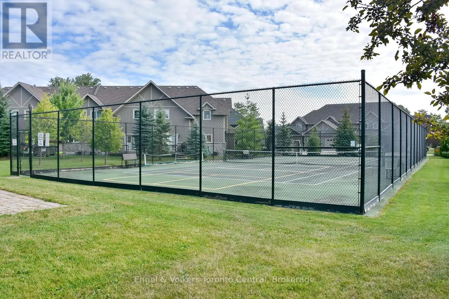47 MEADOWBROOK LANE