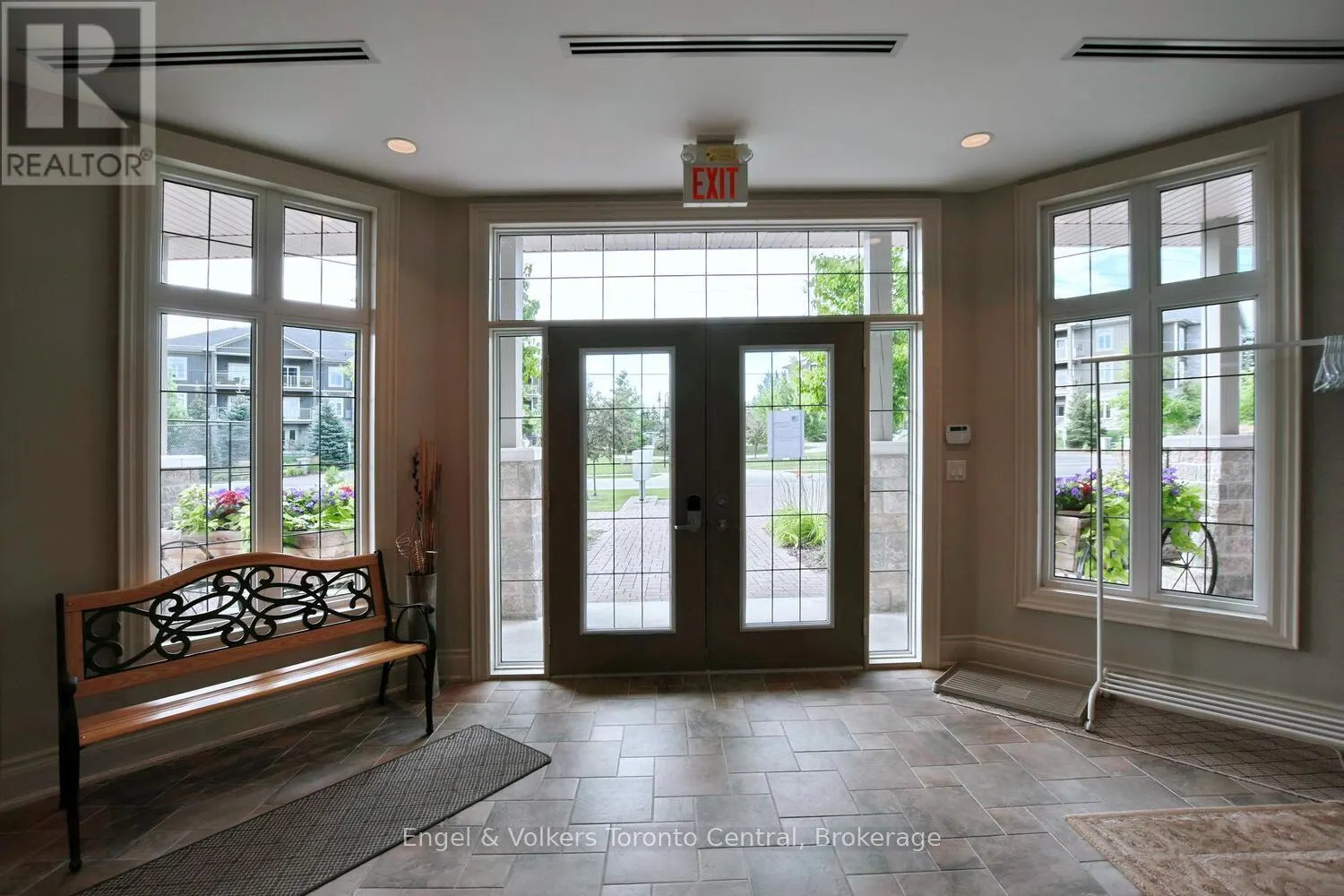 47 MEADOWBROOK LANE