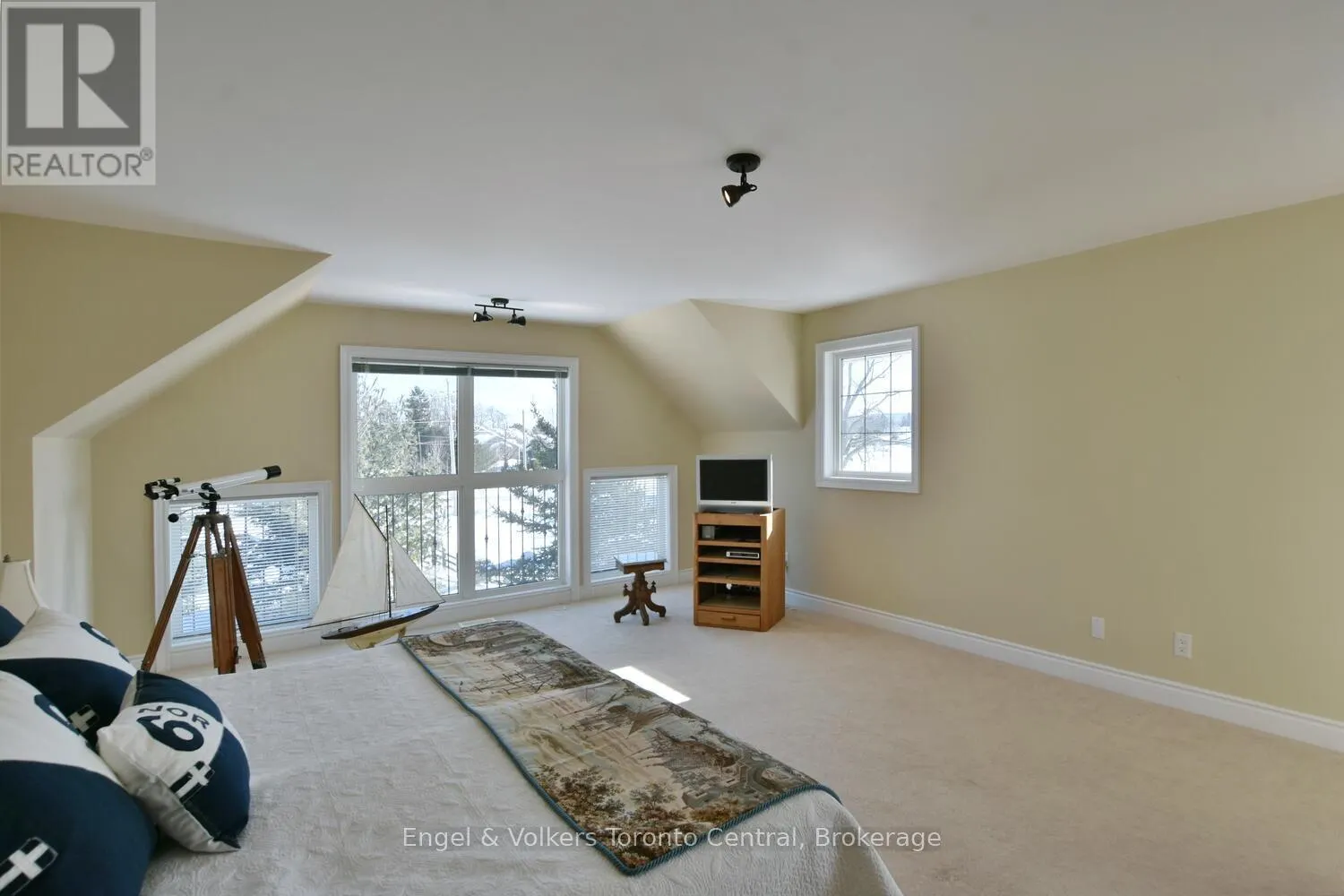 47 MEADOWBROOK LANE