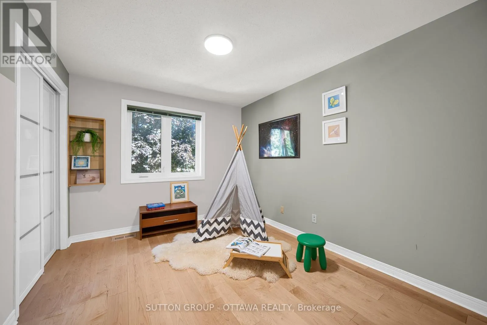 15 ROSEMEADE PLACE