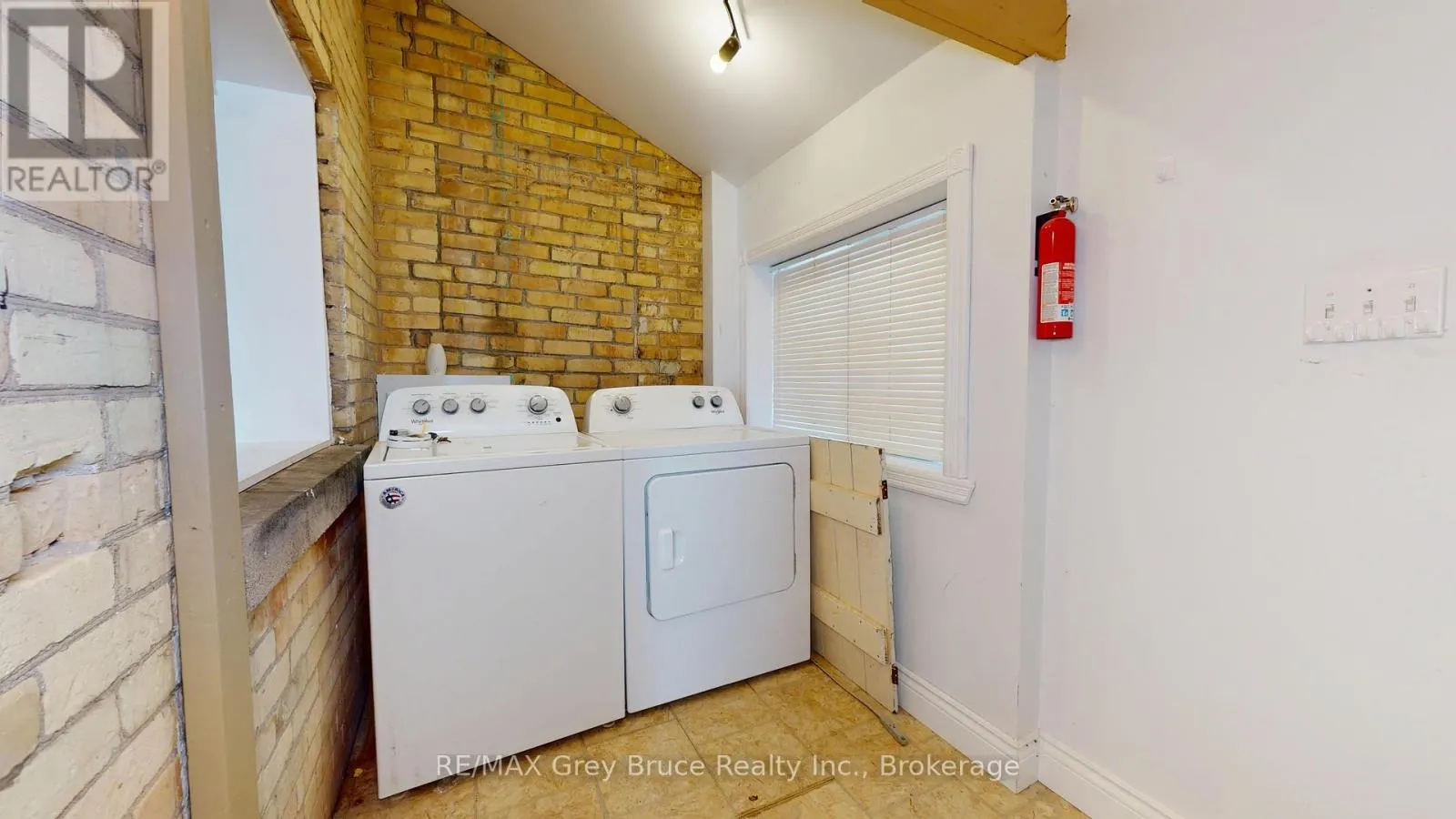 89 3RD STREET SW