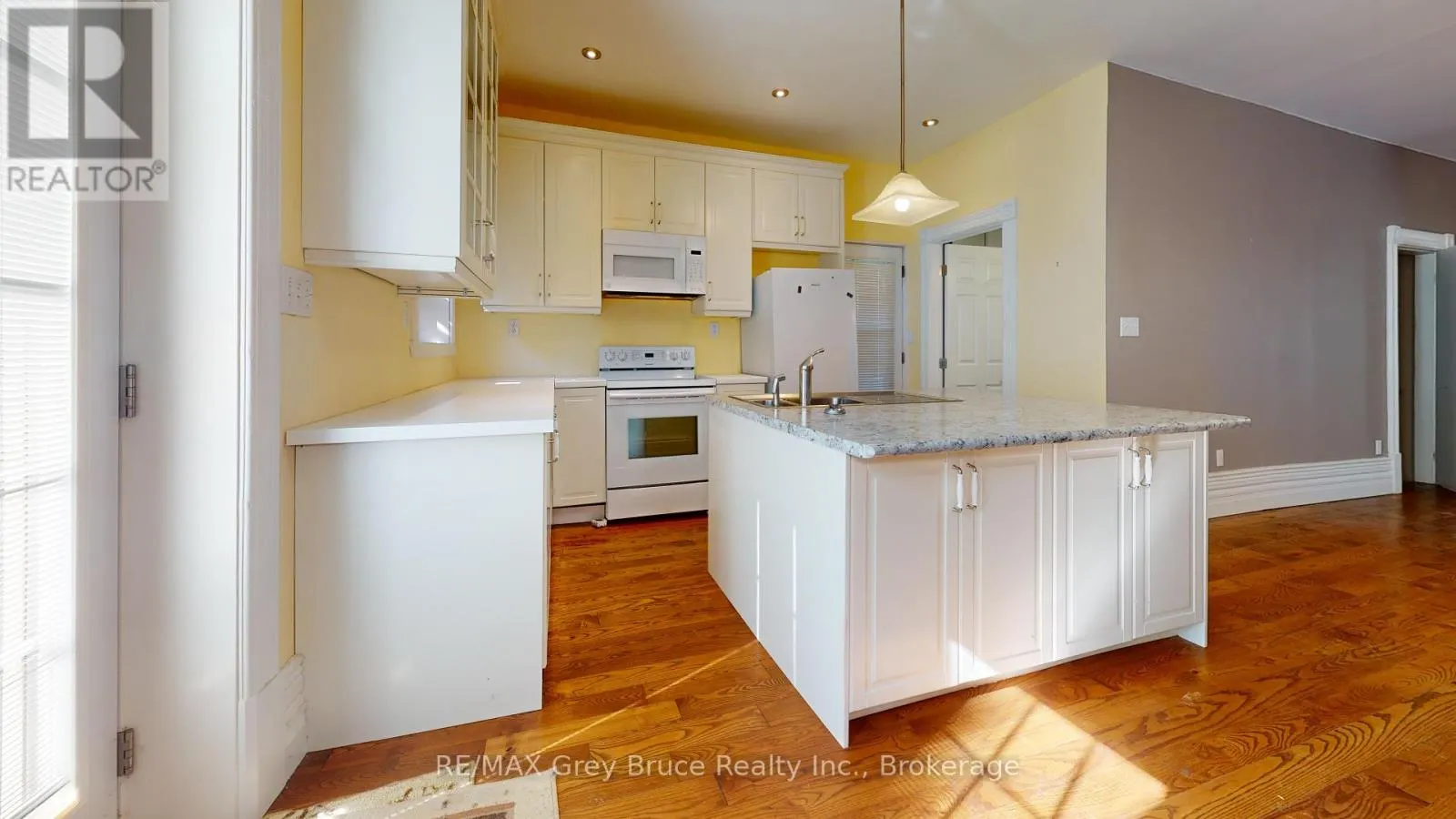 89 3RD STREET SW