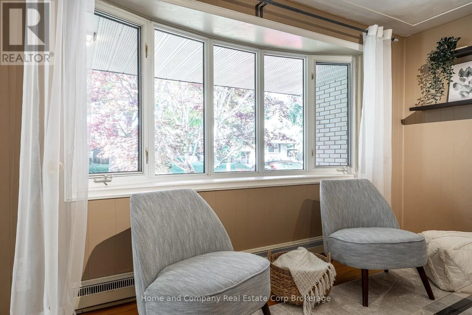 292 REDFORD CRESCENT
