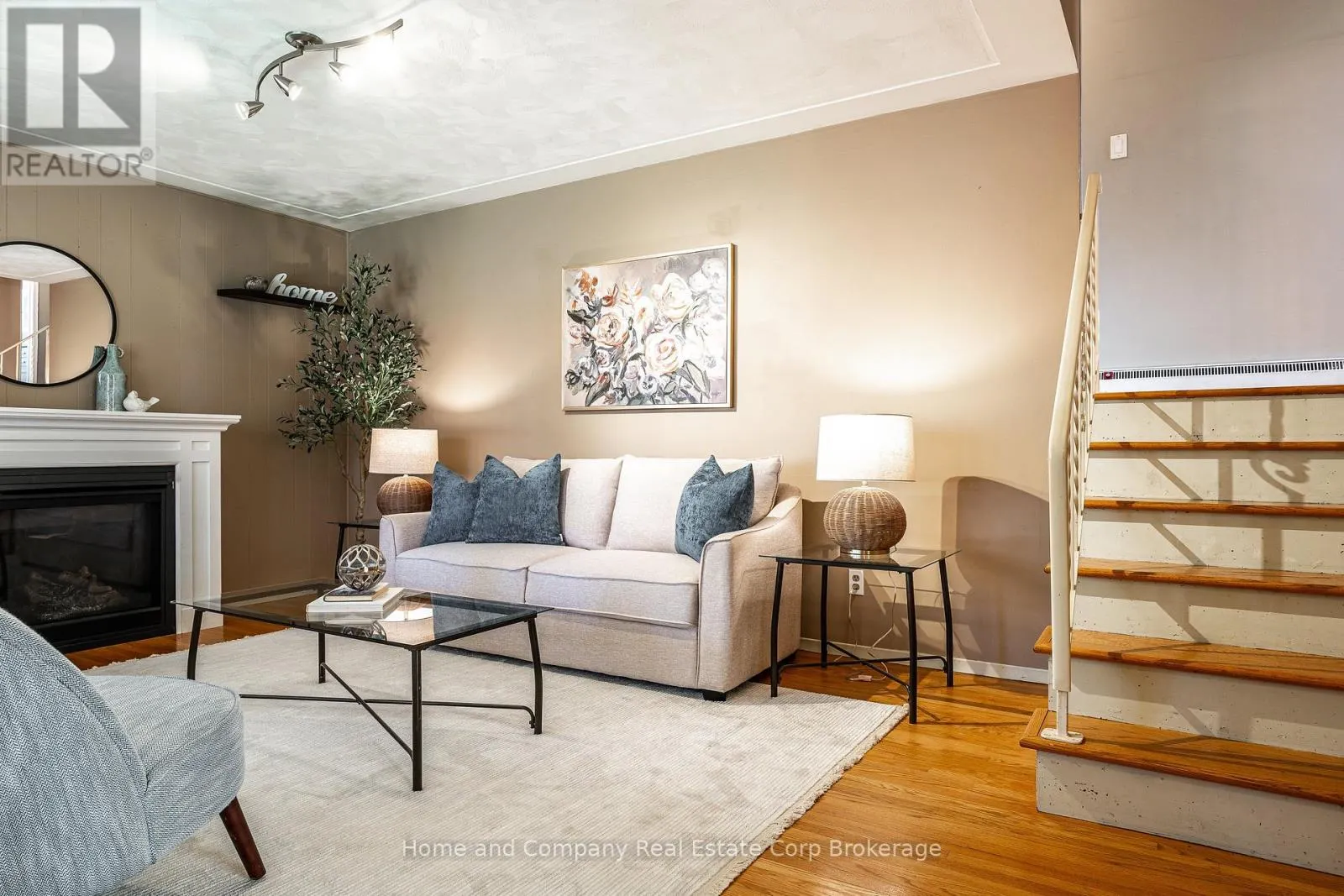 292 REDFORD CRESCENT