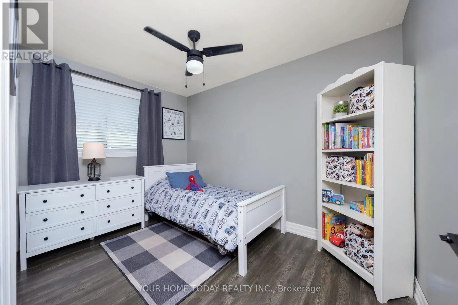 6 ELLEN CRESCENT