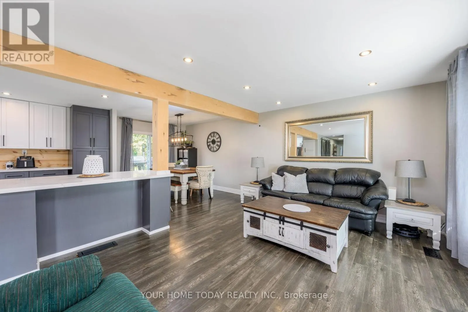 6 ELLEN CRESCENT