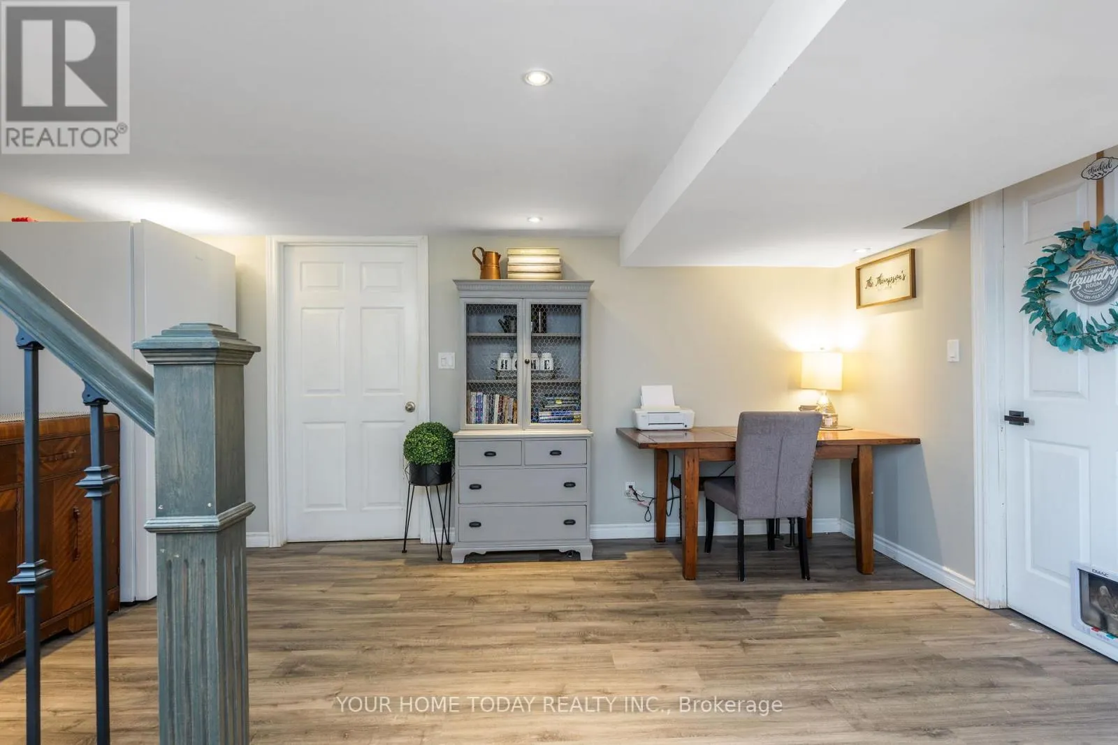 6 ELLEN CRESCENT