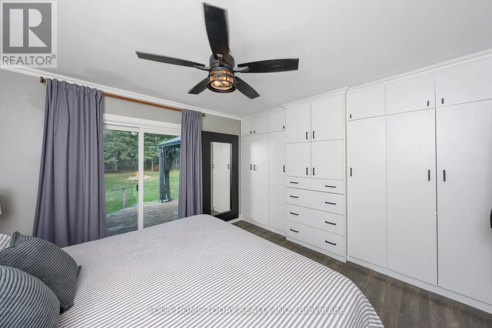 6 ELLEN CRESCENT