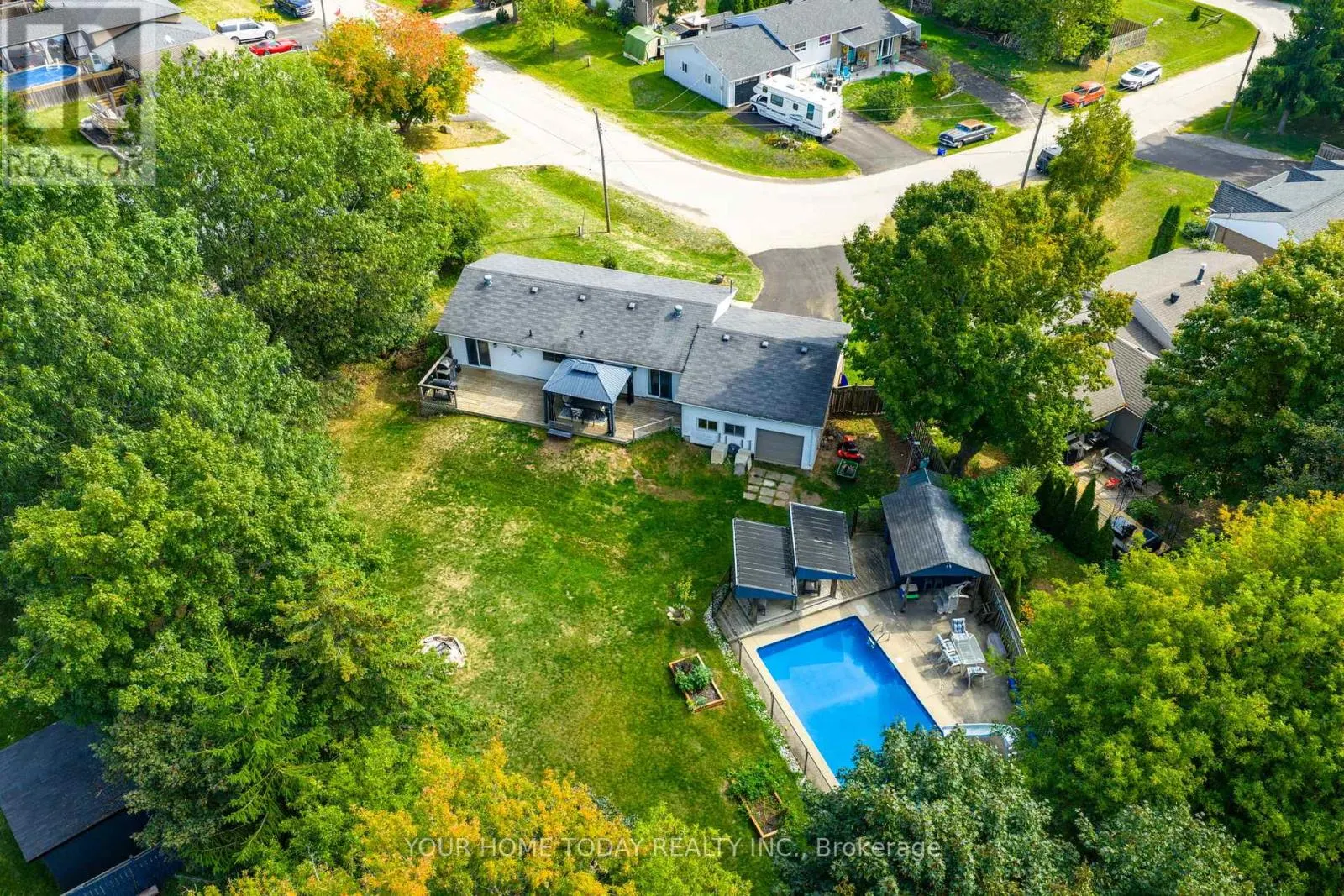 6 ELLEN CRESCENT