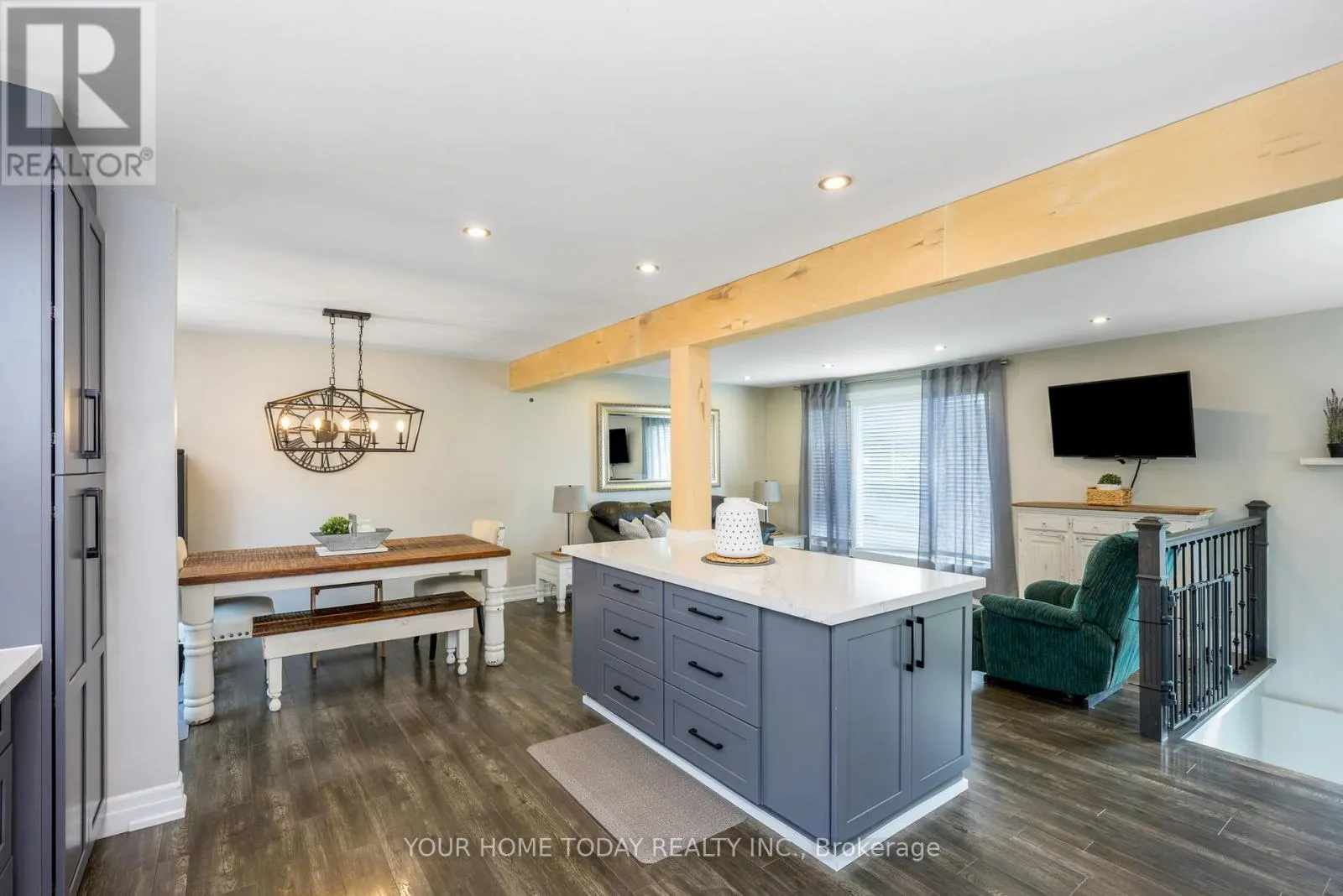 6 ELLEN CRESCENT