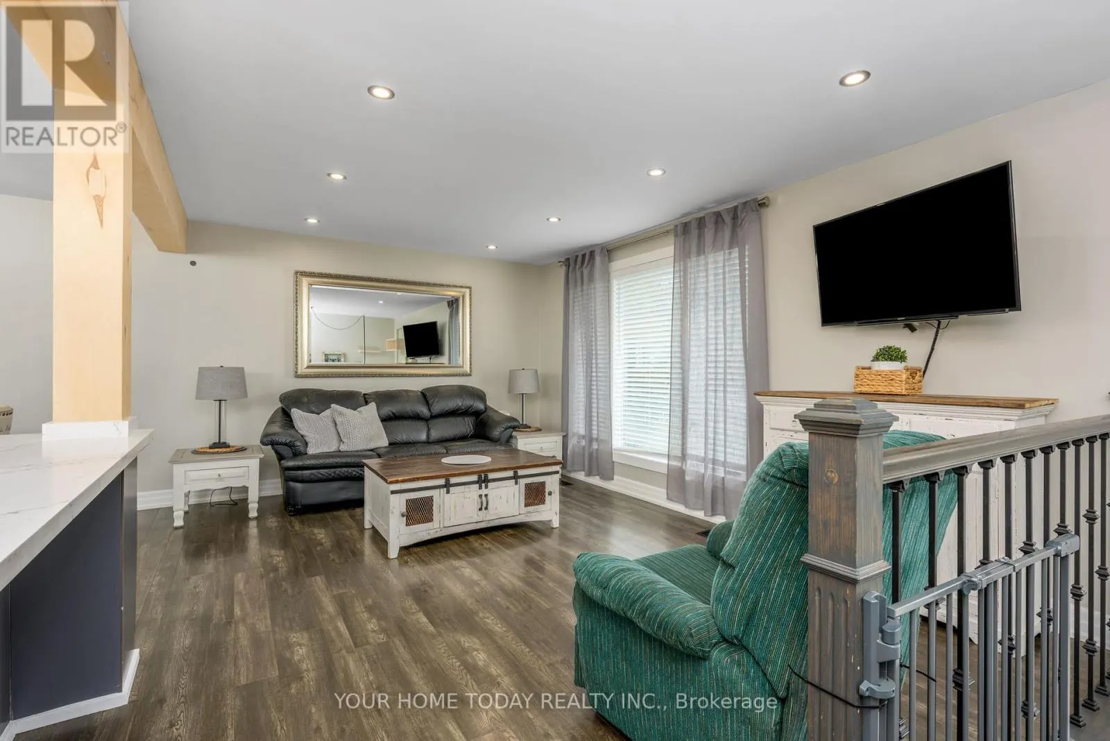 6 ELLEN CRESCENT