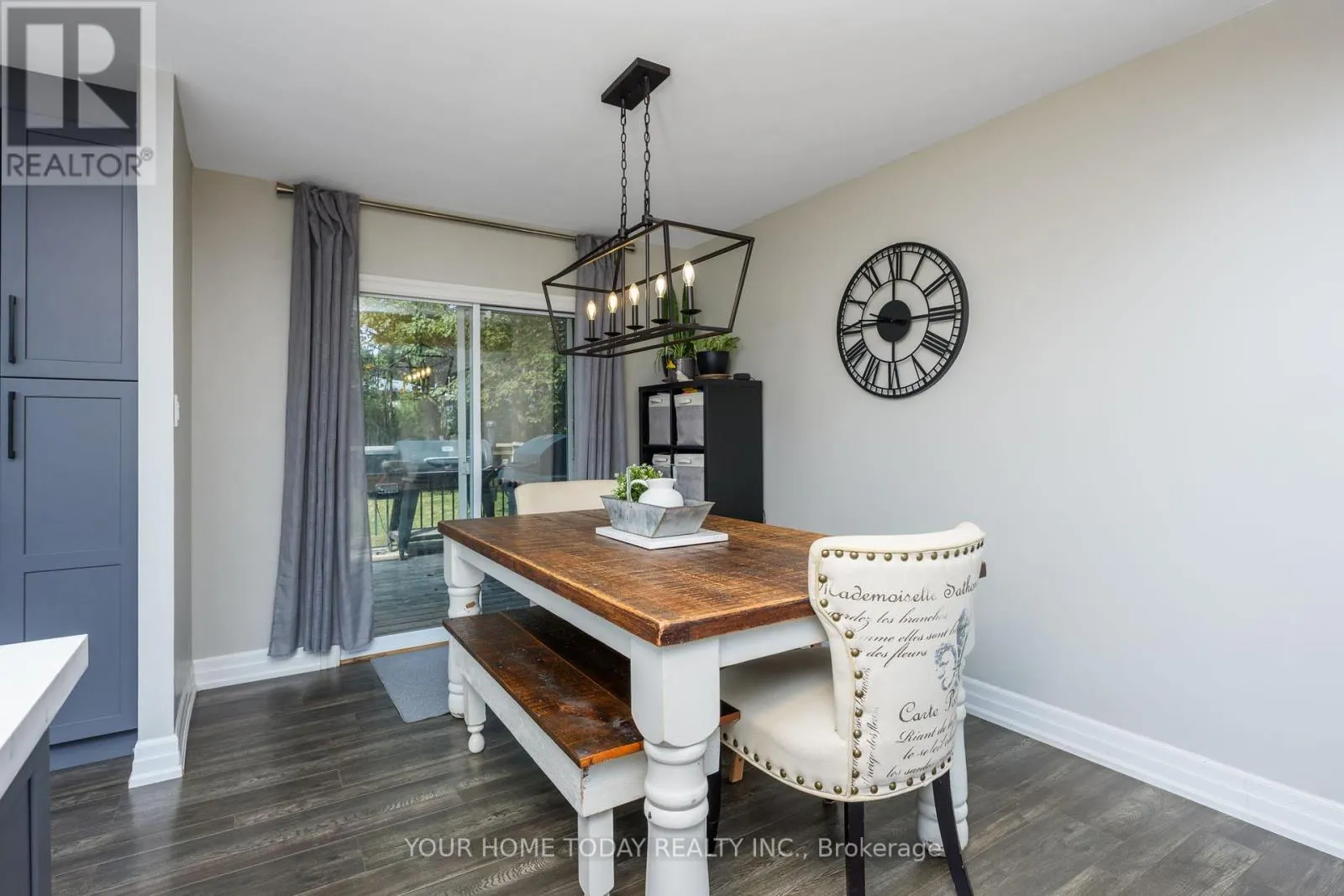 6 ELLEN CRESCENT