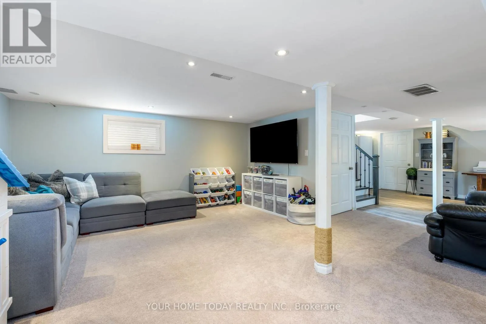 6 ELLEN CRESCENT