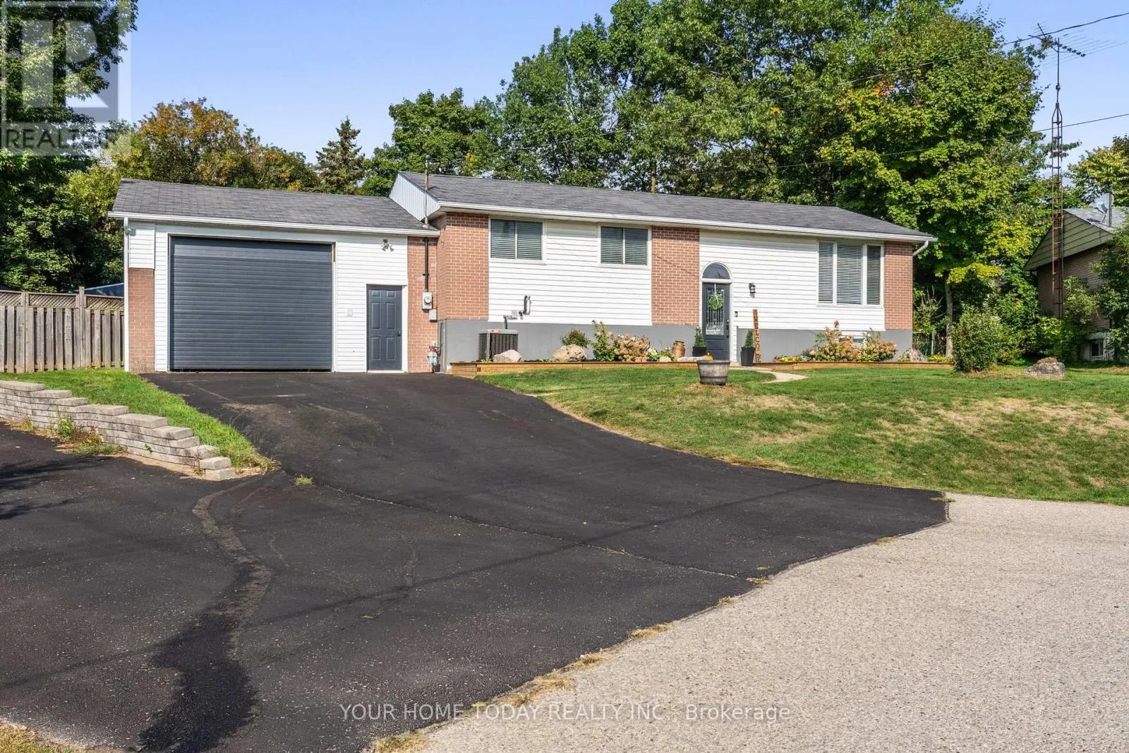 6 ELLEN CRESCENT