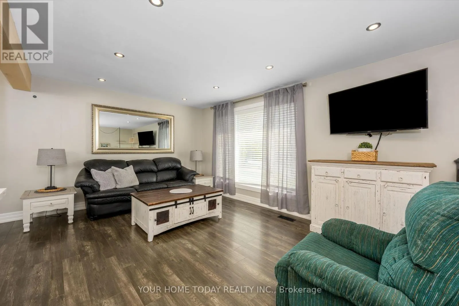6 ELLEN CRESCENT