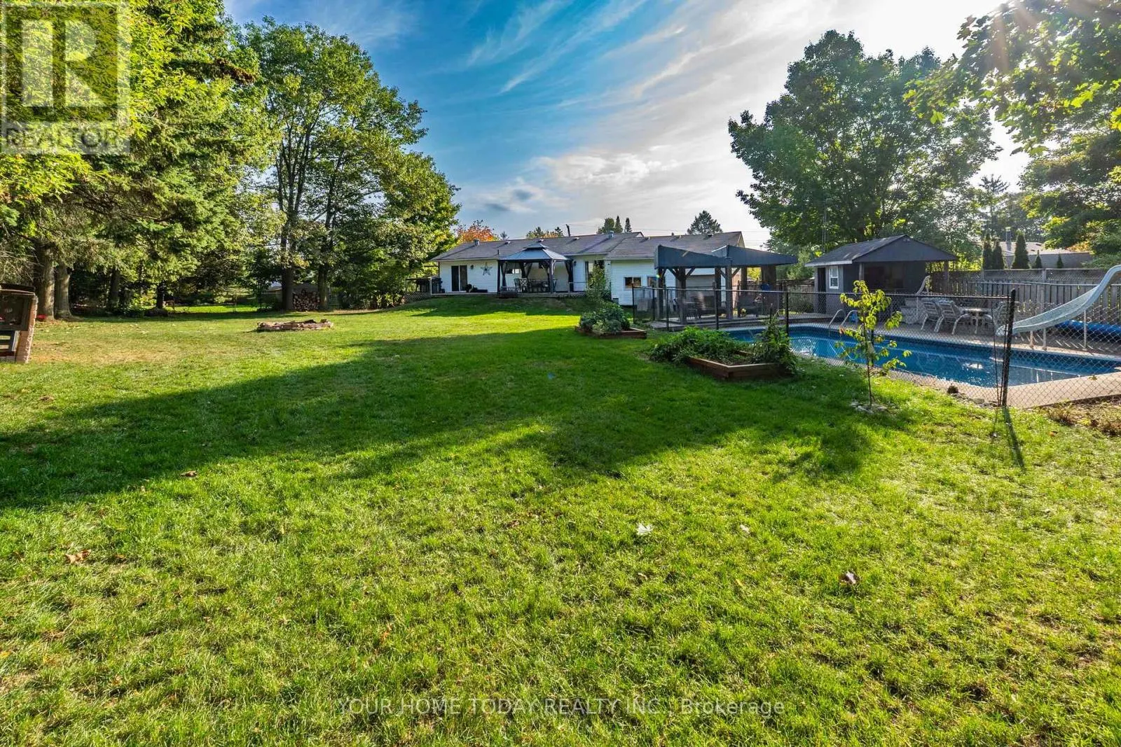 6 ELLEN CRESCENT