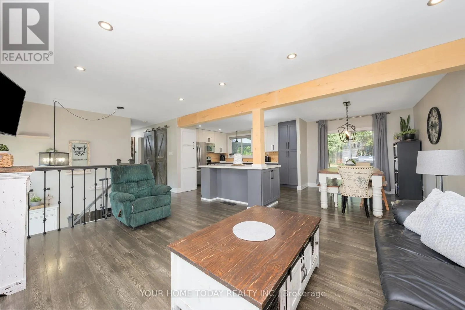 6 ELLEN CRESCENT