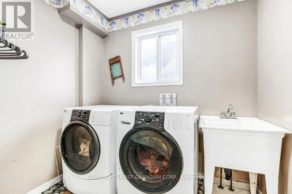 1275 CROSSCREEK CRESCENT