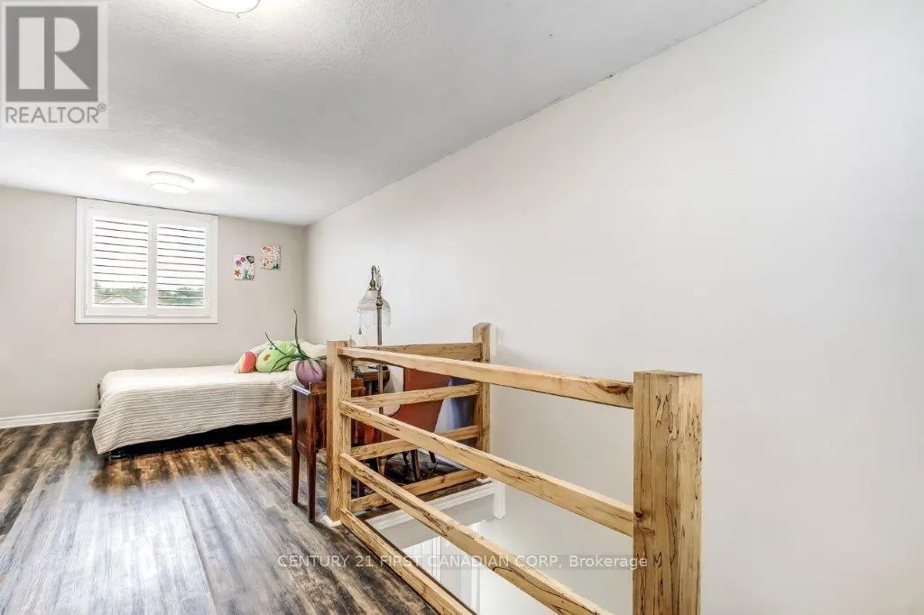 1275 CROSSCREEK CRESCENT