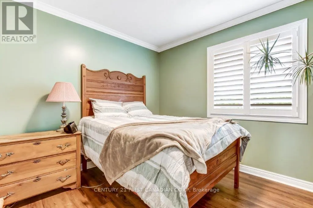 1275 CROSSCREEK CRESCENT