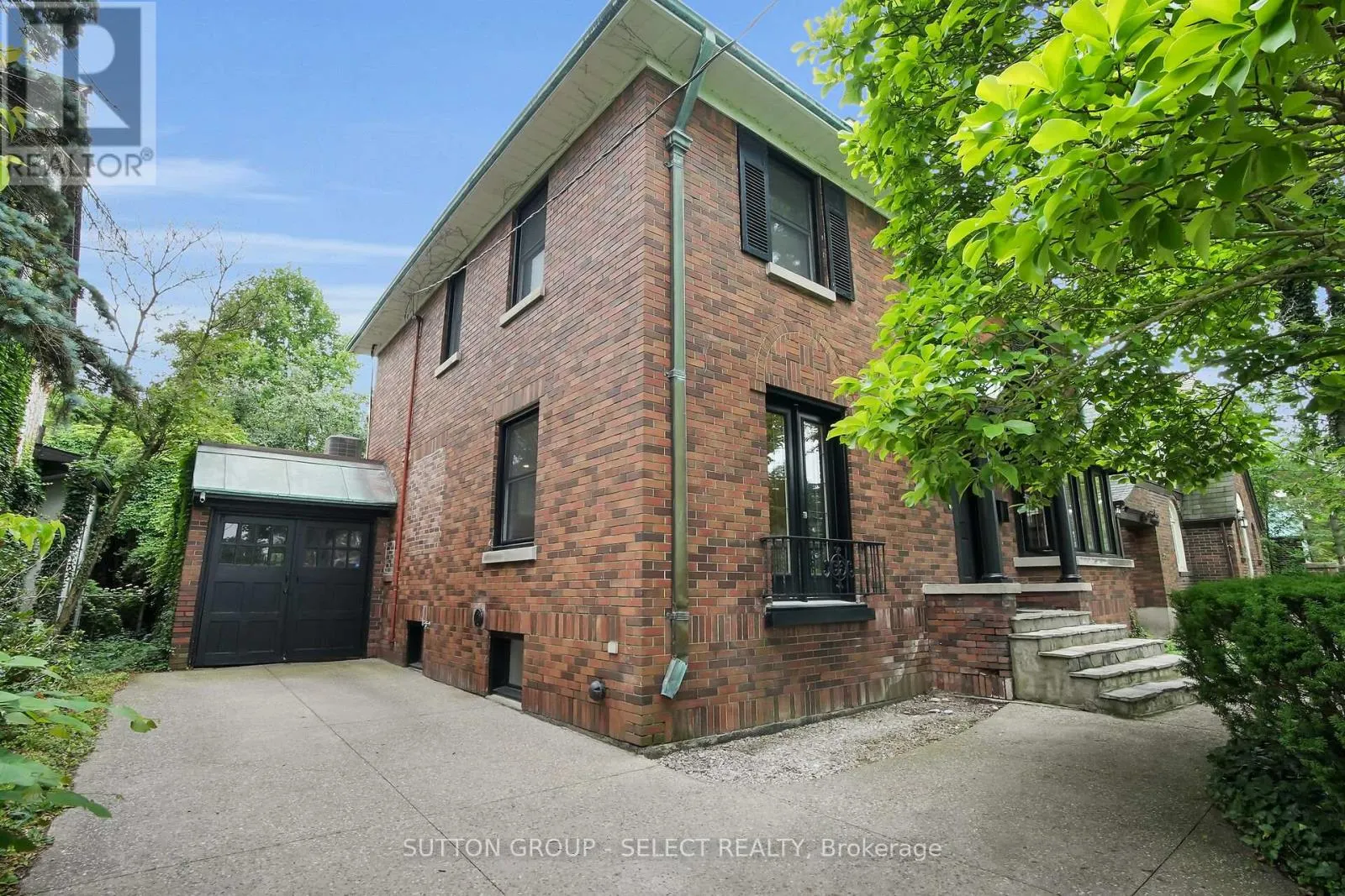 383 HURON STREET