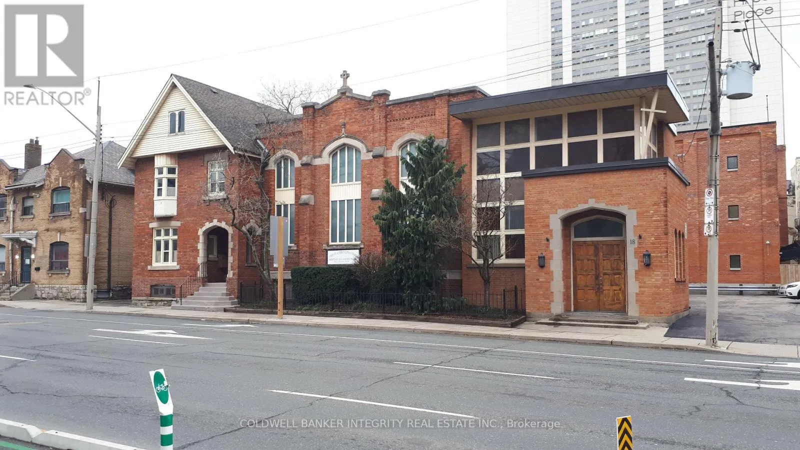 18 VICTORIA AVENUE S