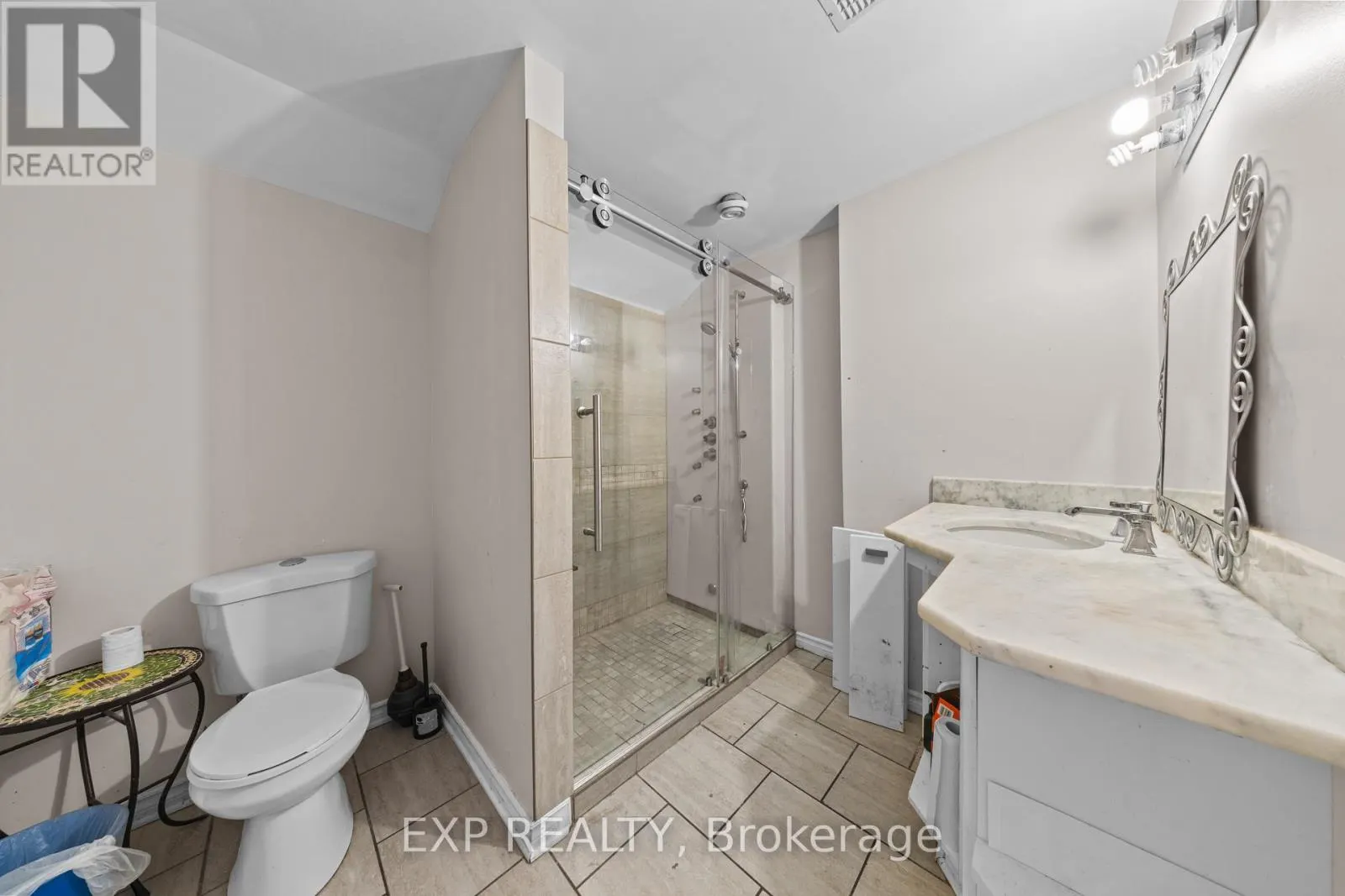 121 DAGLAN CRESCENT