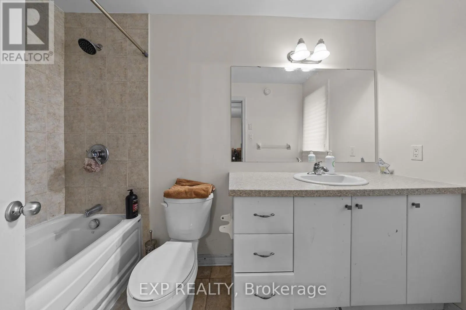 121 DAGLAN CRESCENT