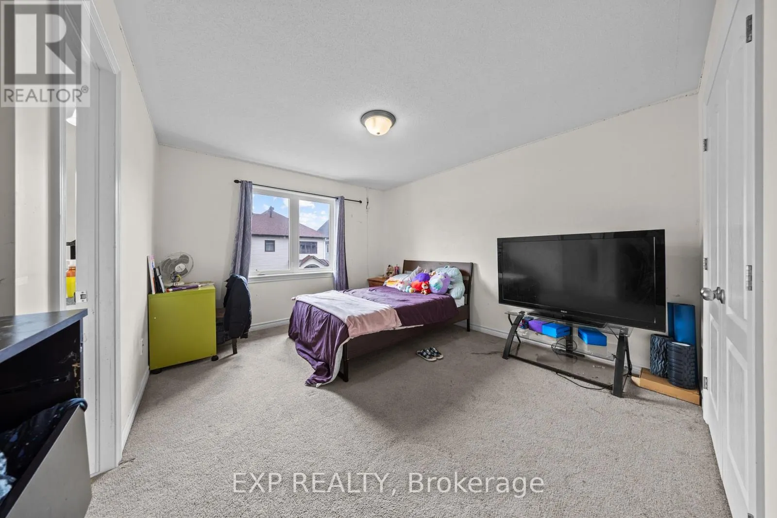 121 DAGLAN CRESCENT