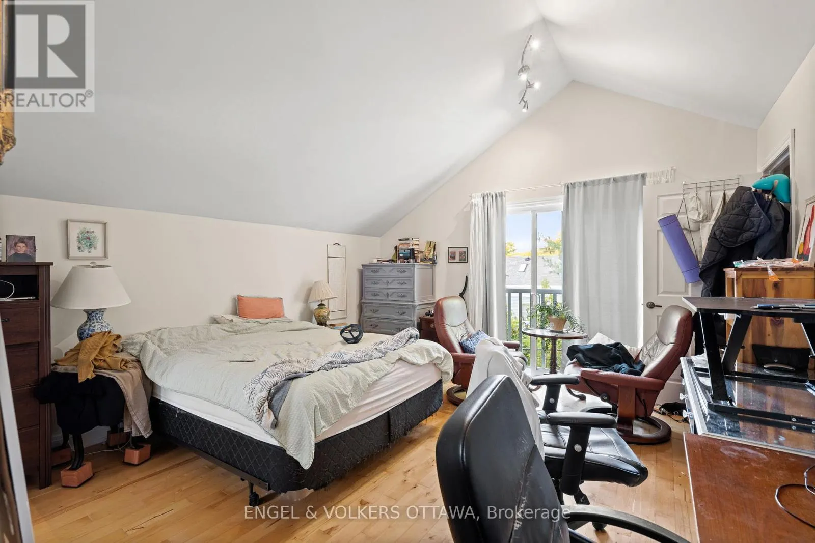 A & B - 116 CAMBRIDGE STREET N