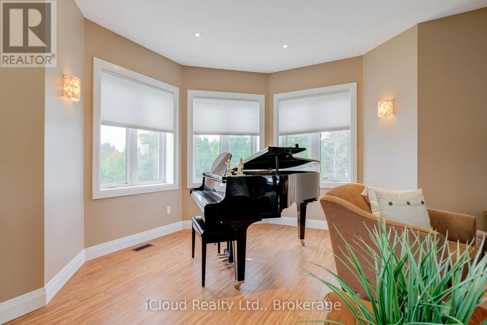 16 HIGHLAND ROAD