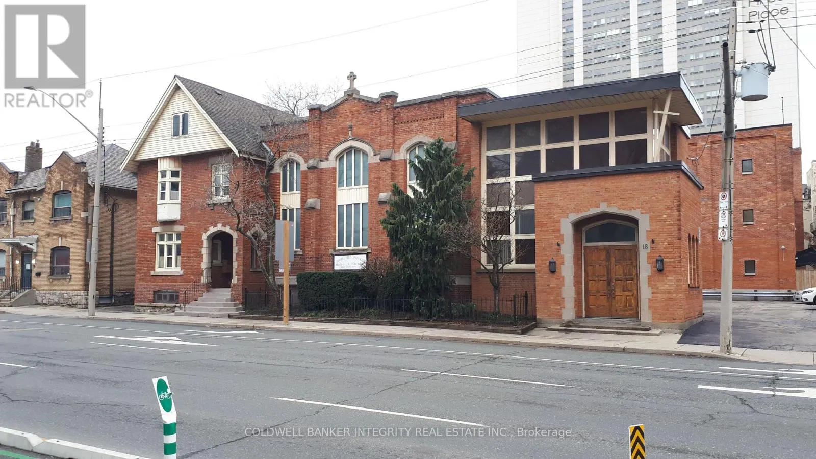 18 VICTORIA AVENUE S
