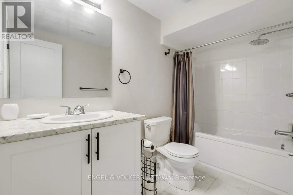 1010 CARDEN LANE