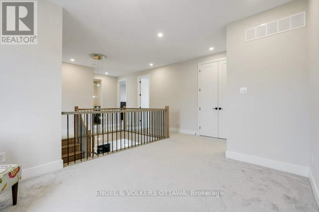 1010 CARDEN LANE