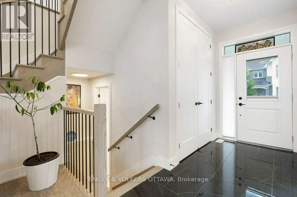 1010 CARDEN LANE