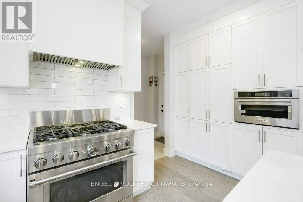 1010 CARDEN LANE