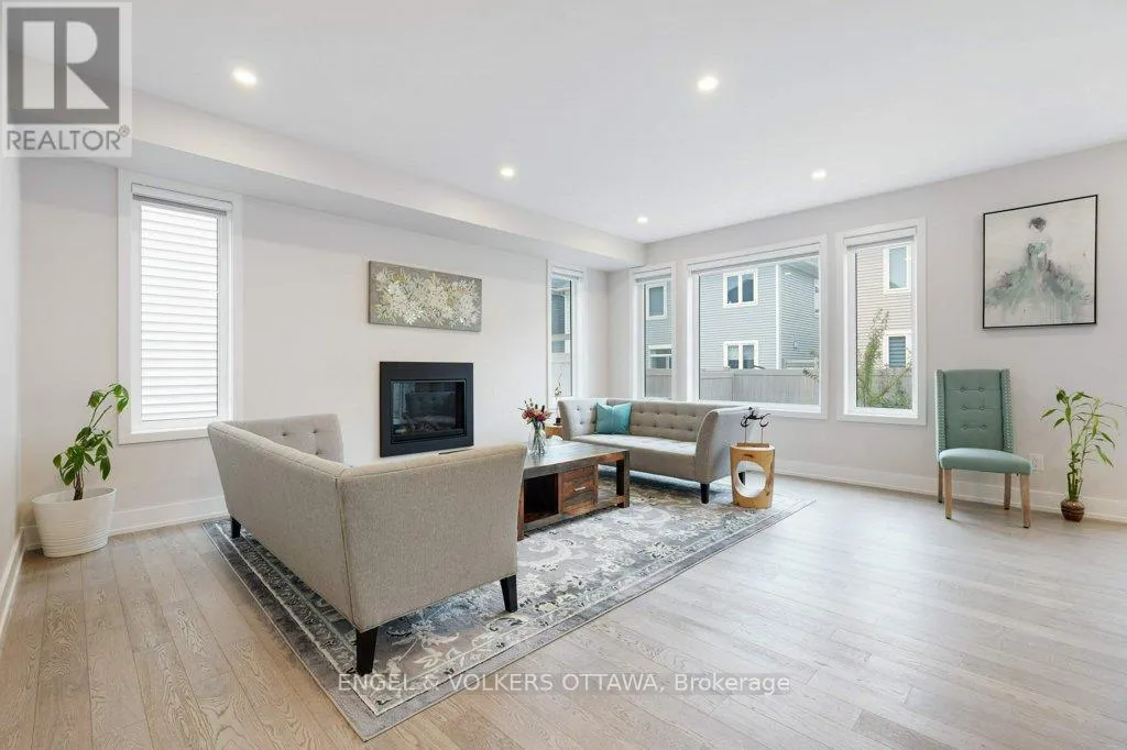 1010 CARDEN LANE