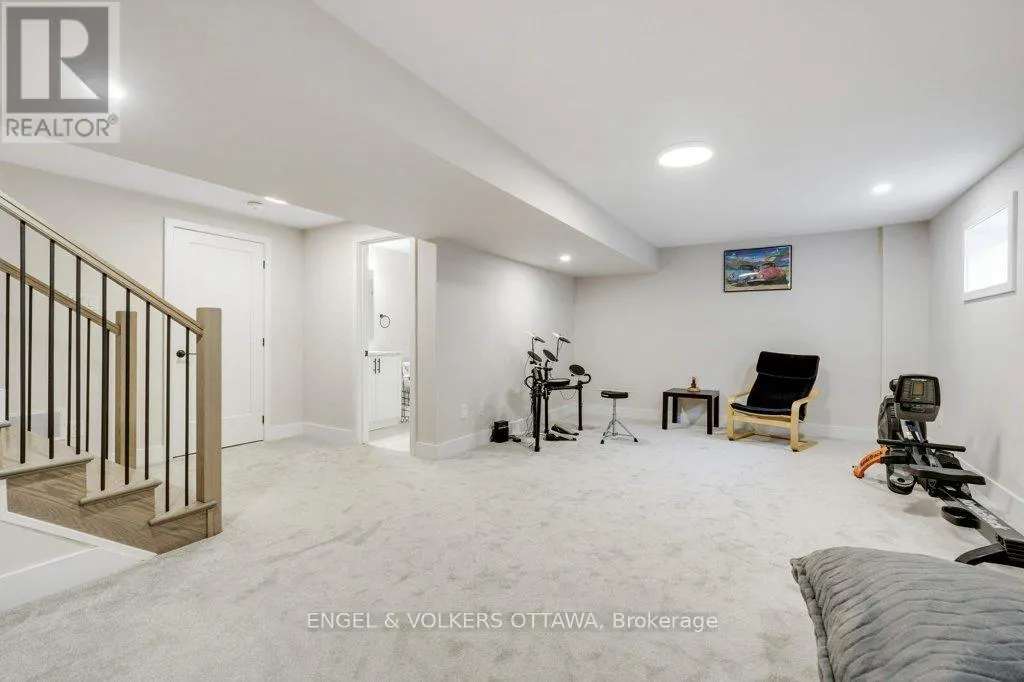 1010 CARDEN LANE