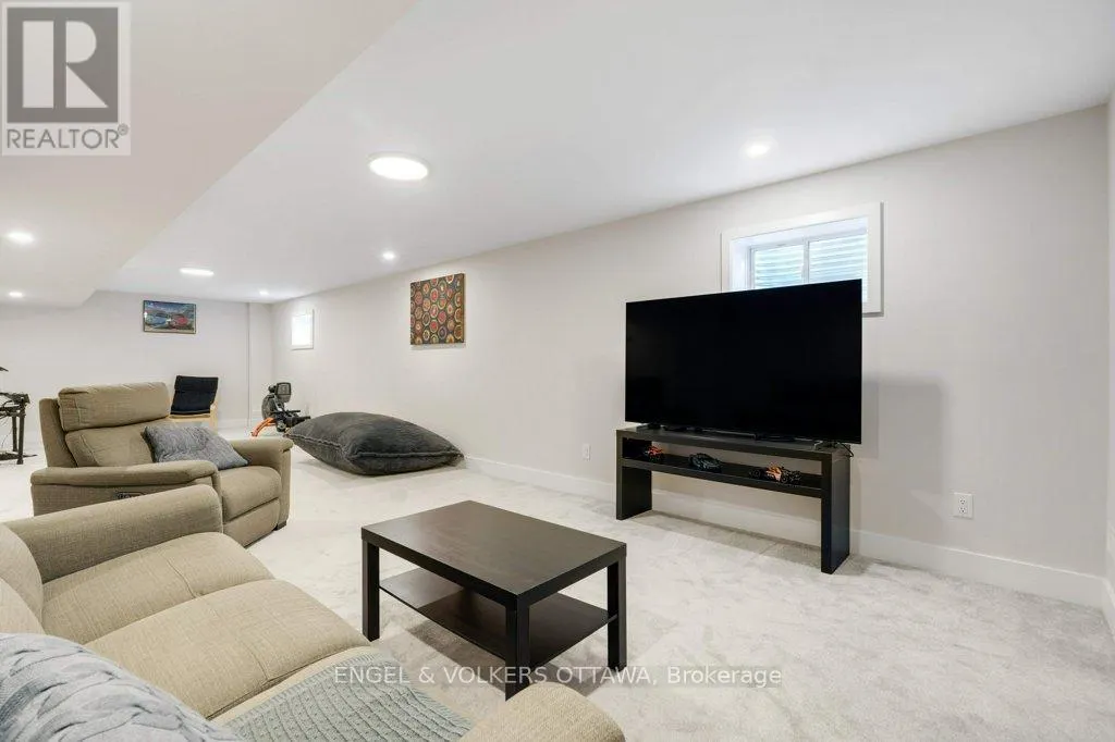 1010 CARDEN LANE