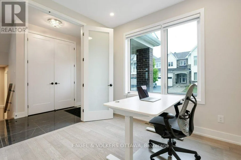 1010 CARDEN LANE