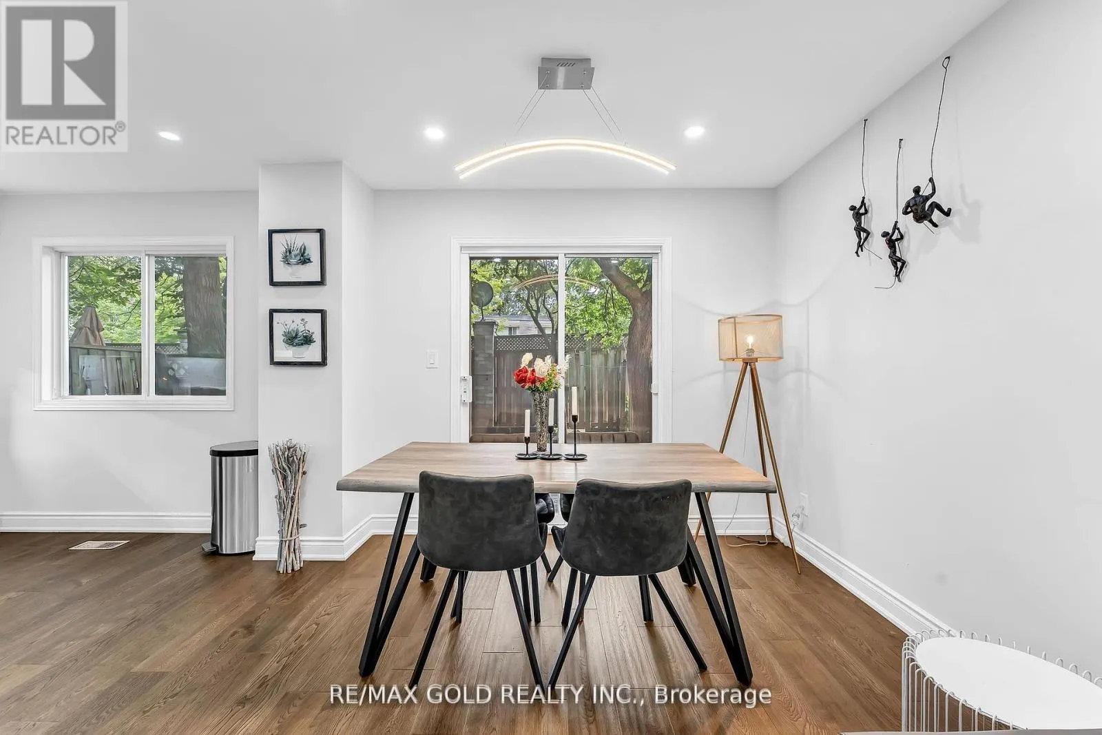 34 - 90 MOOREGATE CRESCENT