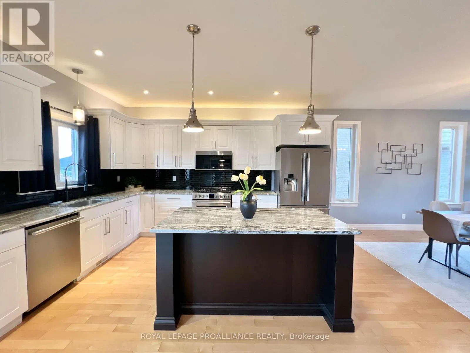 32 VERTIS COURT