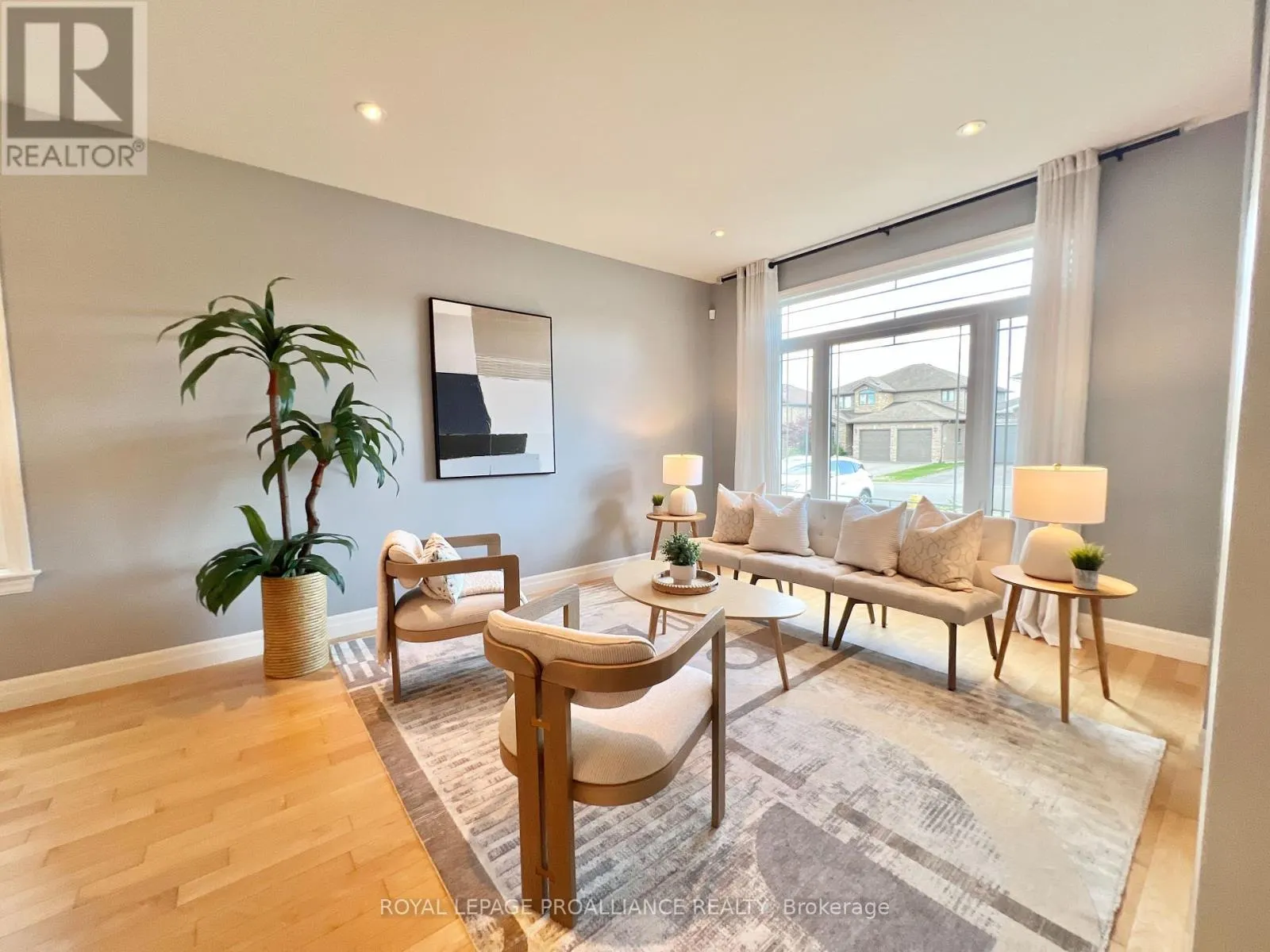 32 VERTIS COURT