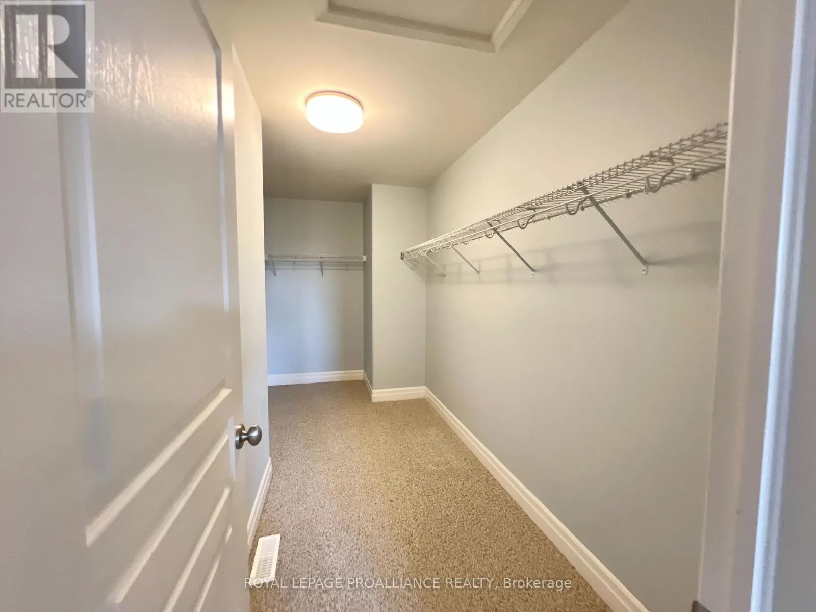 32 VERTIS COURT