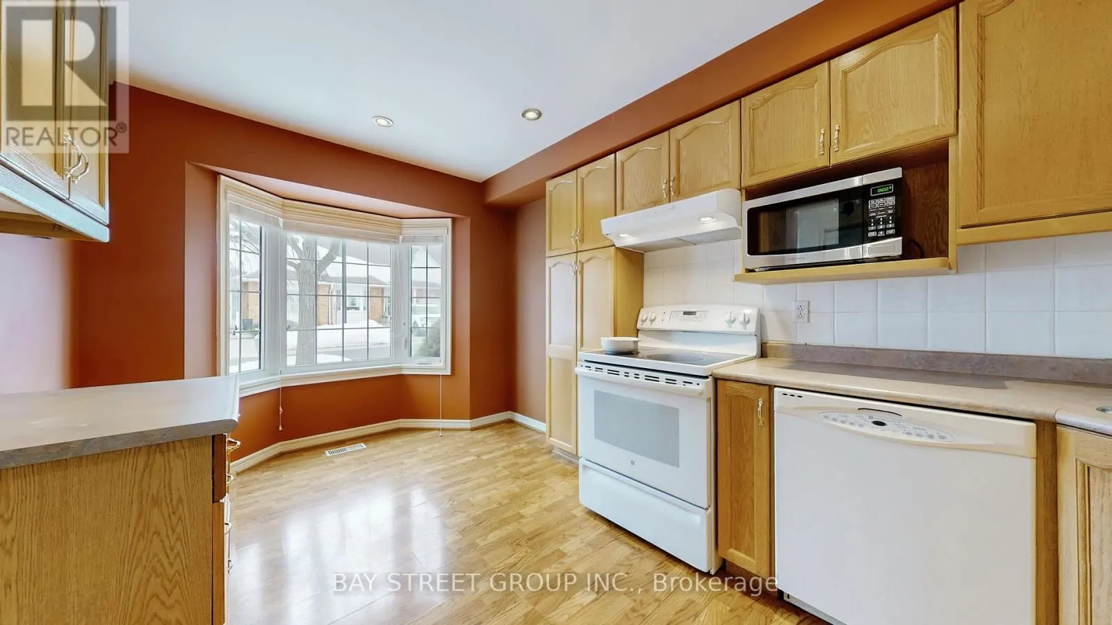 34 - 810 GOLF LINKS ROAD