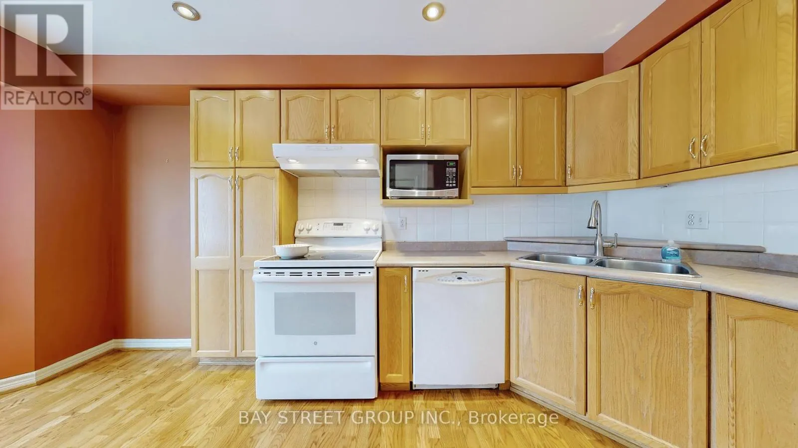 34 - 810 GOLF LINKS ROAD