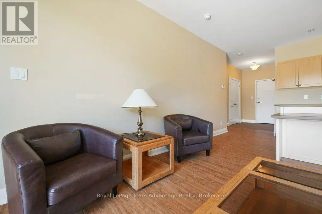 203 - 20A SILVER BIRCH COURT, #203