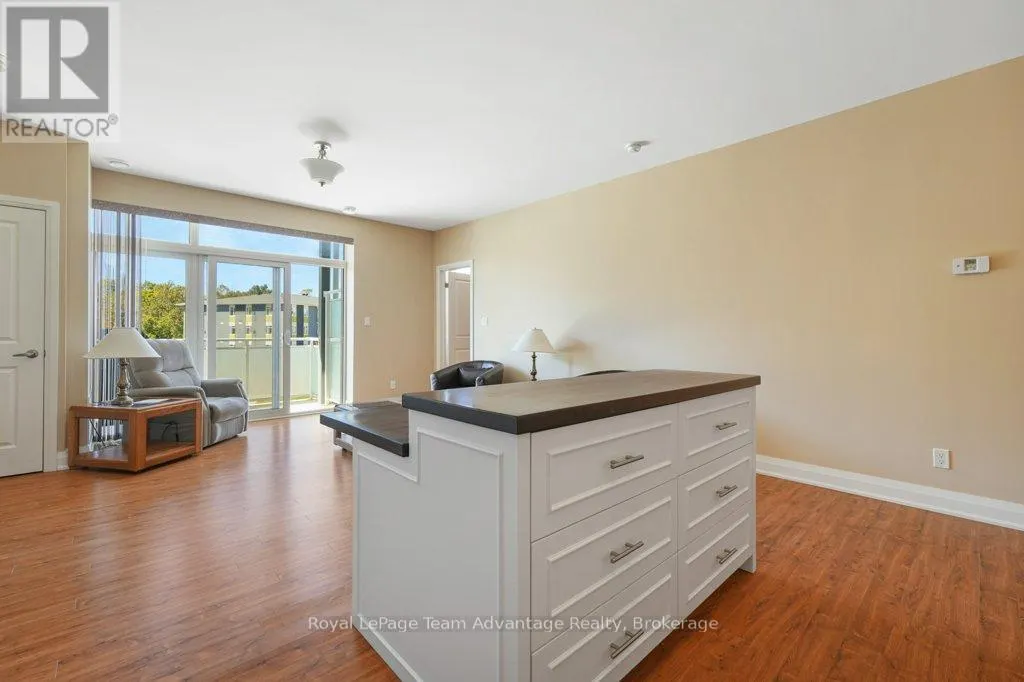203 - 20A SILVER BIRCH COURT, #203