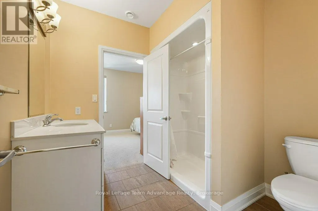 203 - 20A SILVER BIRCH COURT, #203