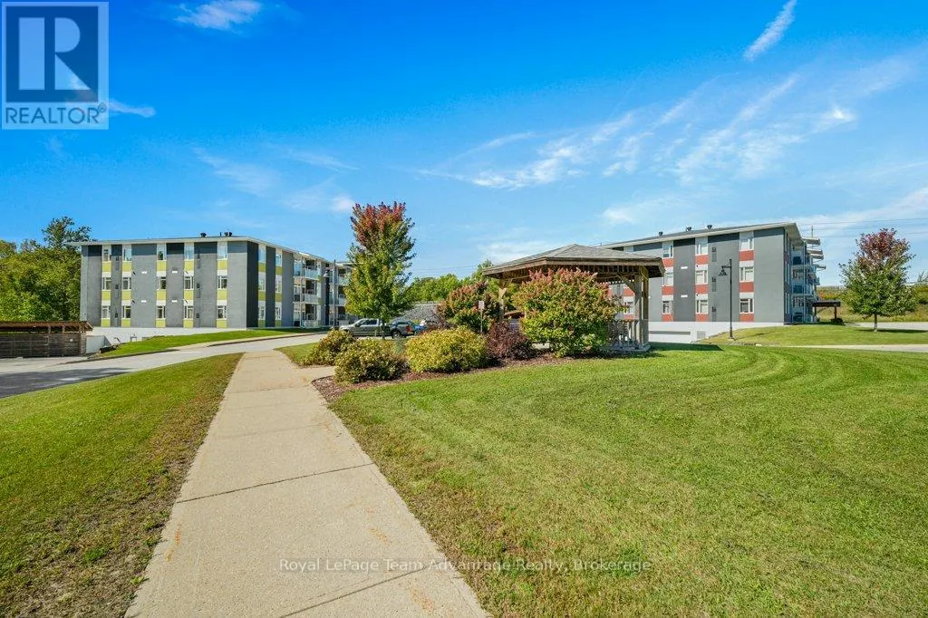 203 - 20A SILVER BIRCH COURT, #203